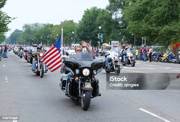 Motociclos Em Washington Dc Para Virar Thunder - Fotografias de stock e mais imagens de Harley Davidson - Harley Davidson, Montar, Acenar