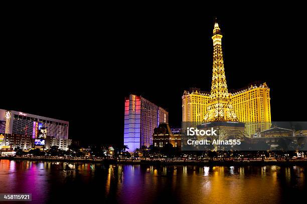 Las Vegas Strip Di Notte - Fotografie stock e altre immagini di Acqua - Acqua, Albergo, Albergo di lusso