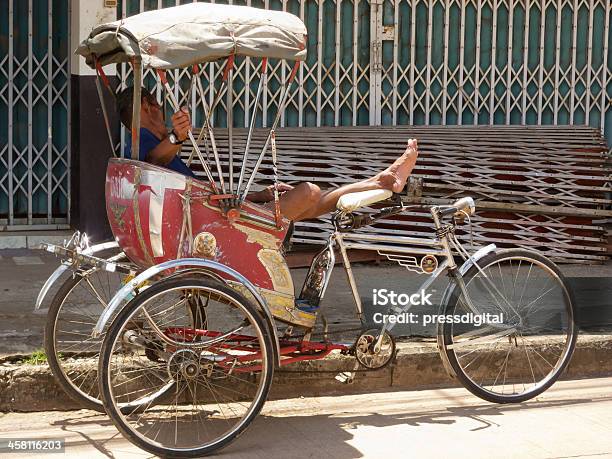 Triciclo Táxi Da Tailândia - Fotografias de stock e mais imagens de Antigo - Antigo, Bicicleta, Cidade