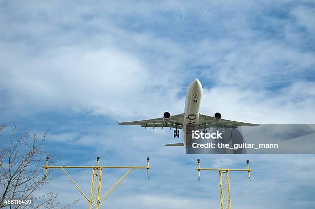 Catar Airways A330 - Fotografias de stock e mais imagens de Airbus A330 - Airbus A330, Aterrar, Qatar Airways