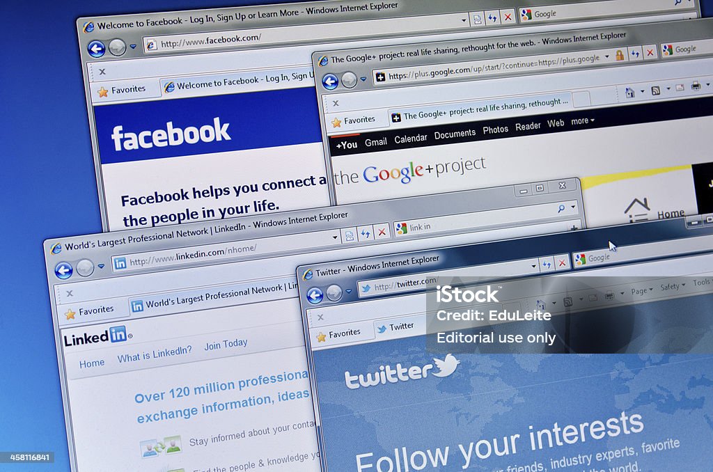 Facebook, Twitter, Google, LinkedIn y - Foto de stock de Comunicación libre de derechos