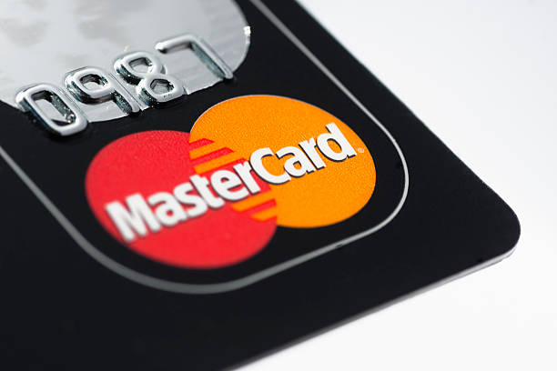 carte de crédit mastercard - brand name yellow red business photos et images de collection