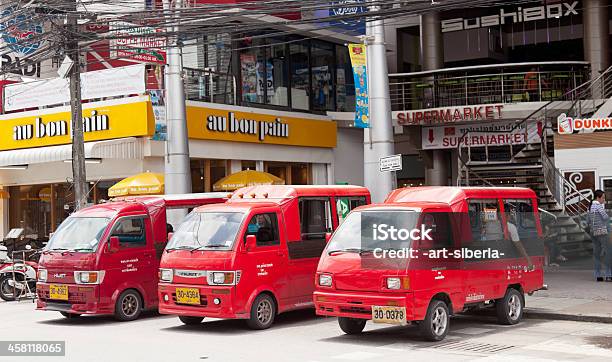 Tuktuk En La Ciudad De Patong Foto de stock y más banco de imágenes de Adulto - Adulto, Aparcamiento, Asia