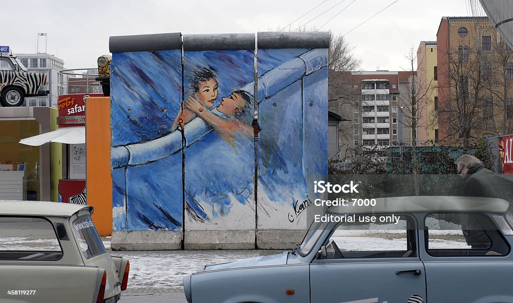 Trabi et mur - Photo de Chute du mur de Berlin libre de droits