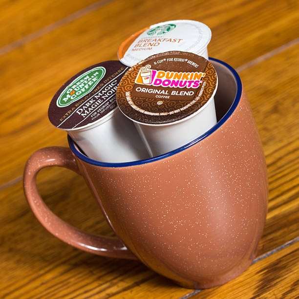 k カップコーヒーのポッド - starbucks coffee drink coffee cup ストックフォトと画像