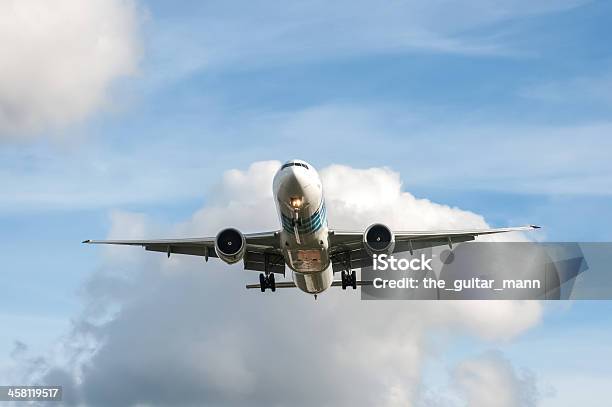 Foto de Boeing 777 Egyptair e mais fotos de stock de Aeroporto - Aeroporto, Aeroporto de Heathrow, Aterrissar