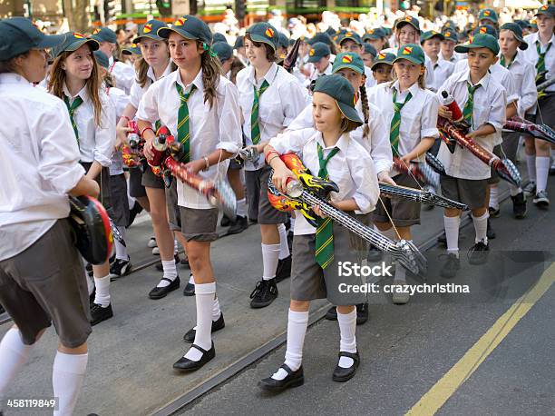 Foto de Alunos De Março Com O Desfile De Moomba e mais fotos de stock de Festival de Música - Festival de Música, Melbourne - Austrália, Arte, Cultura e Espetáculo