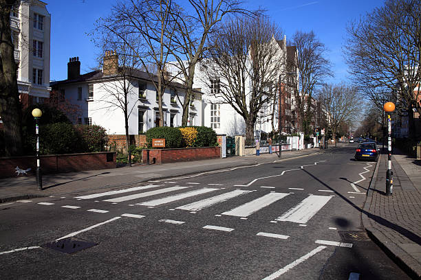 beatles paso de cebra en abbey road studios - abbey road fotografías e imágenes de stock