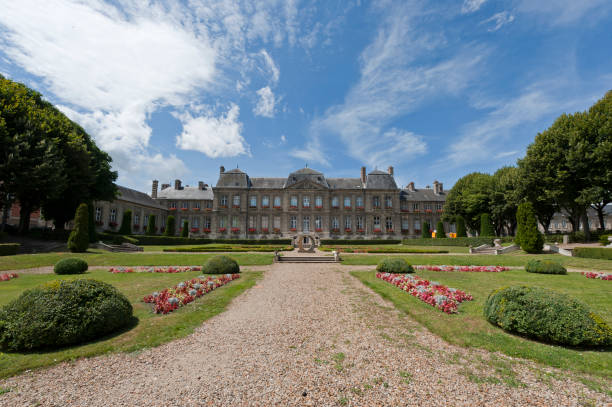 istock Town hall and garden in Soissons 458121199