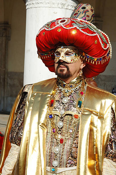 человек в костюм sultan, венецианский карнавал 2011 г. - venice italy editorial mardi gras performer стоковые фото и изображения