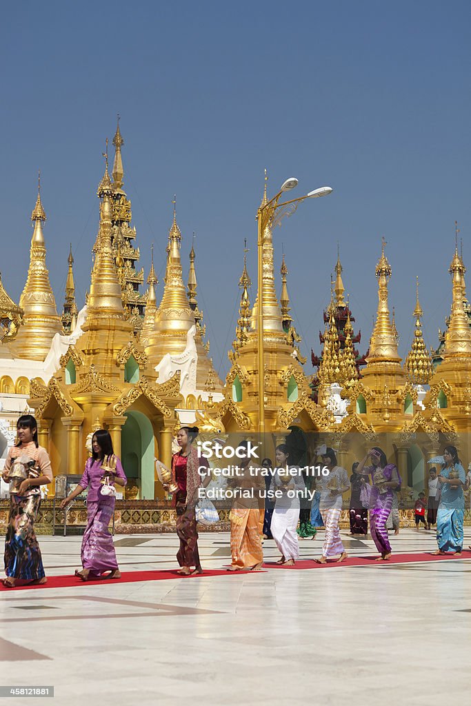 O Pagode de Shwedagon - Royalty-free Andar Foto de stock