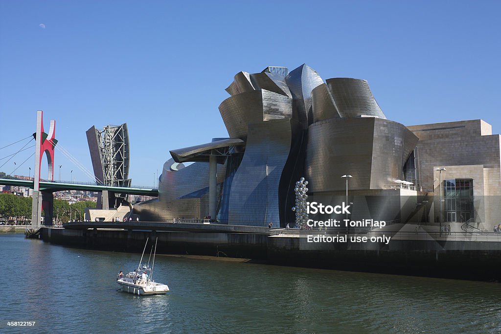 Museu Guggenheim e Bilbao - Foto de stock de Museu Guggenheim royalty-free
