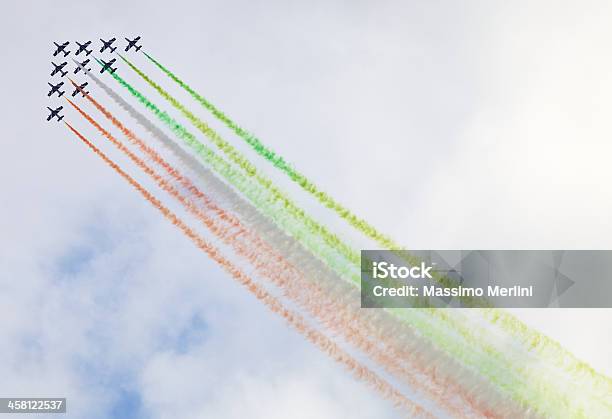 Frecce Tricolori - Fotografias de stock e mais imagens de Espetáculo Aéreo - Espetáculo Aéreo, Frecce Tricolori, Arranjo