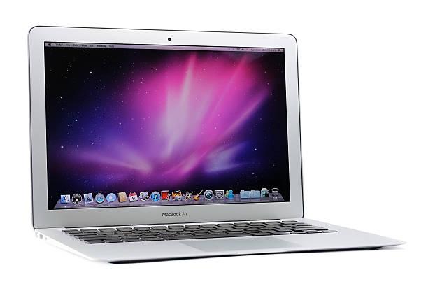 13 인치 macbook air - apple macintosh laptop computer isolated 뉴스 사진 이미지