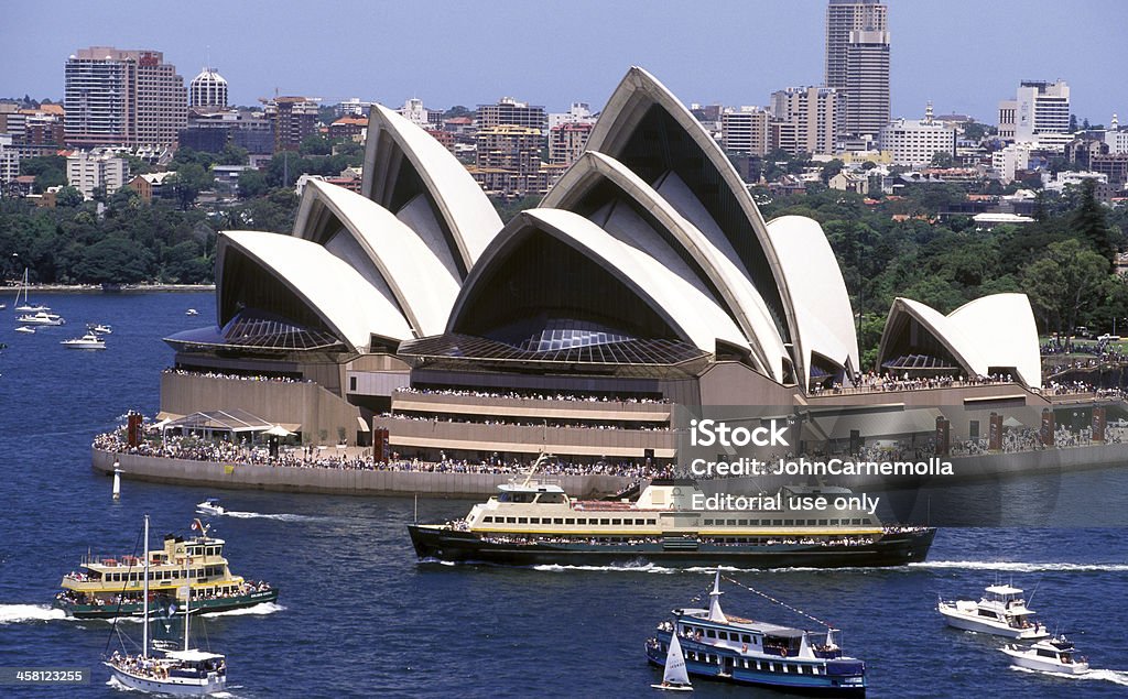 Opéra de Sydney - Photo de Bateau de voyageurs libre de droits