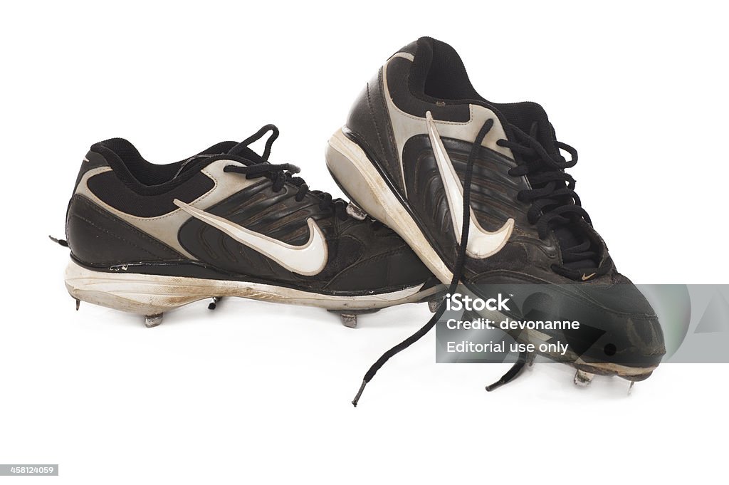 passend Nutteloos Evalueerbaar Dirty Nike Baseball Cleats Stock Photo - Download Image Now - Baseball Shoe,  Cut Out, Mud - iStock