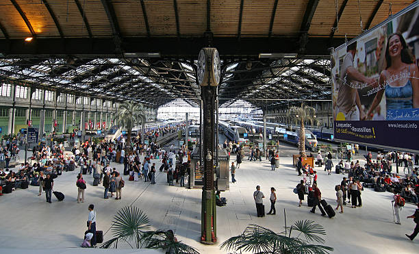 gare de lyon - gare paris photos et images de collection