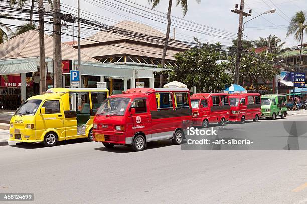 Tuktuk Na Praia De Patong - Fotografias de stock e mais imagens de Amarelo - Amarelo, Asiático e indiano, Atividade