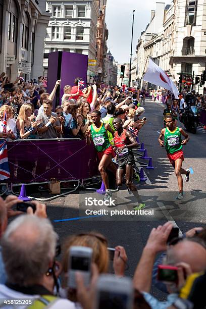 Zuschauen Den Marathon Stockfoto und mehr Bilder von London - England - London - England, Marathon, Rennen - Körperliche Aktivität