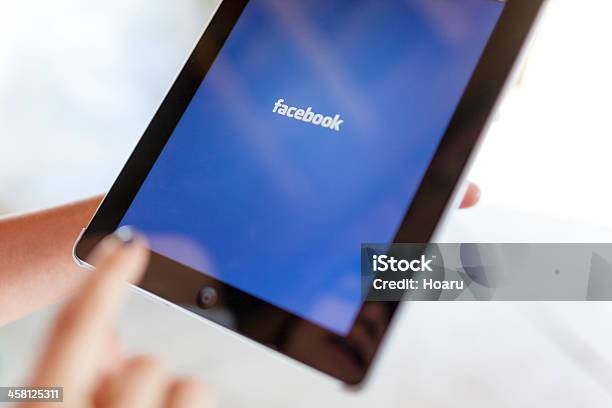 Facebook Приложение Для Apple Ipad 3 — стоковые фотографии и другие картинки GAFAM - GAFAM, iPad, Белый