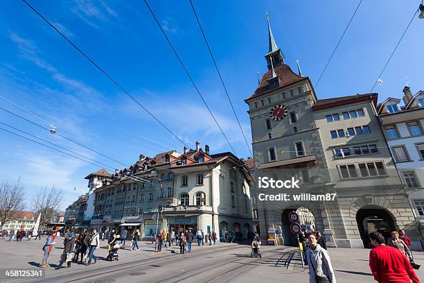 Waisenhausplatz И Kafigturm Башня В Берне — стоковые фотографии и другие картинки Башня - Башня, Берн, Бизнес