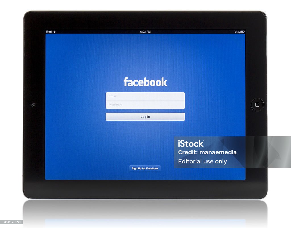 Facebook에 iPad 3 - 로열티 프리 0명 스톡 사진