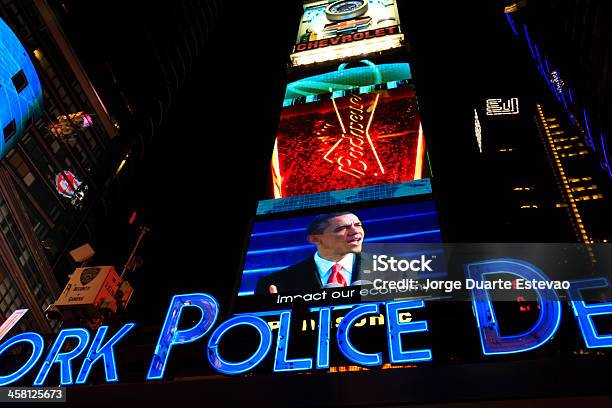 Barack Obama In Den Bildschirmen Des Times Square Stockfoto und mehr Bilder von Barack Obama - Barack Obama, Außenaufnahme von Gebäuden, Bauwerk