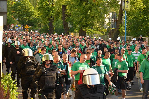 fotbool fans - football police officer crowd stock-fotos und bilder