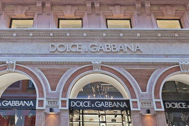 dolce gabbana & loja na via mazzini, verona, itália - dolce & gabbana - fotografias e filmes do acervo