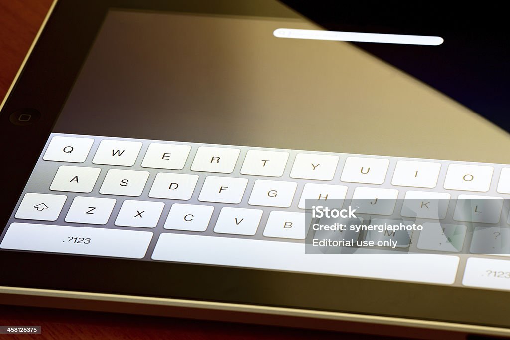 Close up of a планшетный компьютер клавиатуры - Стоковые фото GAFAM роялти-фри