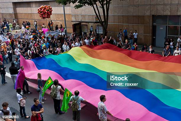 Parada Gay - Fotografias de stock e mais imagens de Orgulho - Evento LGBTQI - Orgulho - Evento LGBTQI, Acordo, Adulto