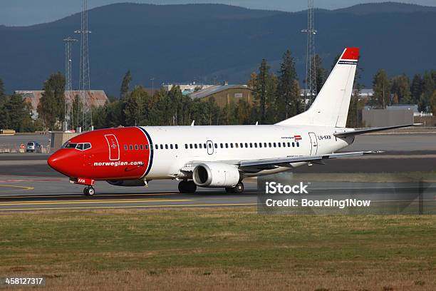 Norvegese Boeing 737300 - Fotografie stock e altre immagini di Aereo di linea - Aereo di linea, Aeroplano, Aeroporto