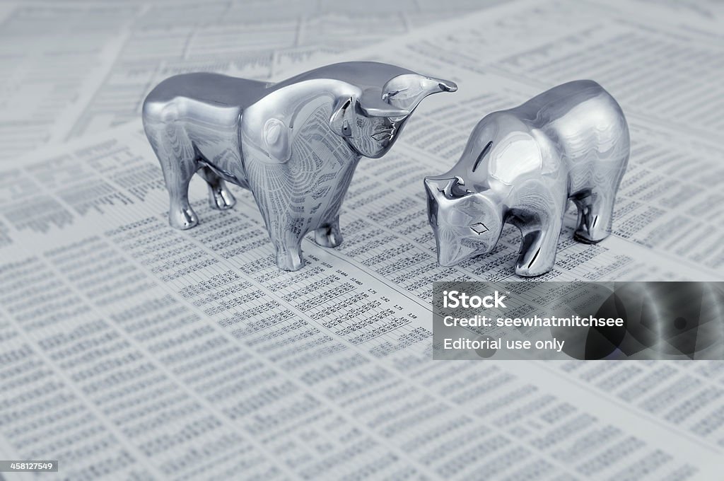 Stock market report mit Stier und Bär - Lizenzfrei Bulle - Männliches Tier Stock-Foto