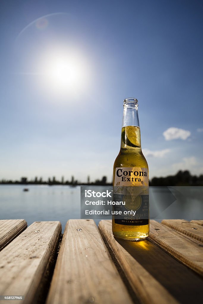 Corona Cerveza Contra El Sol Foto de stock y más banco de imágenes de Cerveza - Cerveza, Corona - Marcas comerciales, Agua - iStock Corona Cerveza Contra El Sol Foto de stock y más banco de imágenes de Cerveza - Cerveza, Corona - Marcas comerciales, Agua - iStock
