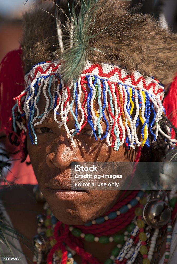 Jovem Basotho homem controla o rei Aniversário de desfile - Royalty-free Adereço para a Cabeça Foto de stock