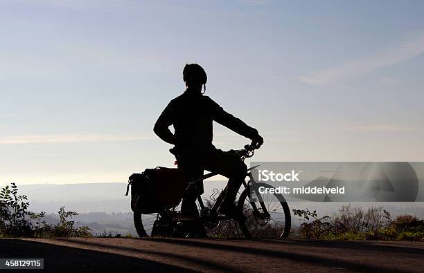 Cyclist Tv로 국가 보기 건강한 생활방식에 대한 스톡 사진 및 기타 이미지 - 건강한 생활방식, 경관, 구도