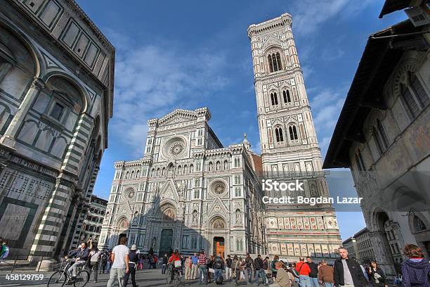 Duomo Di Firenze Italia - Fotografie stock e altre immagini di Affollato - Affollato, Architettura, Basilica