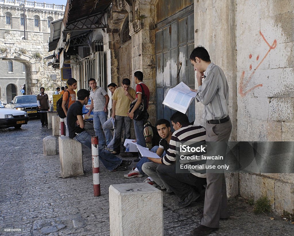 Arab alunos a estudar para os exames - Royalty-free Etnia do Médio Oriente Foto de stock