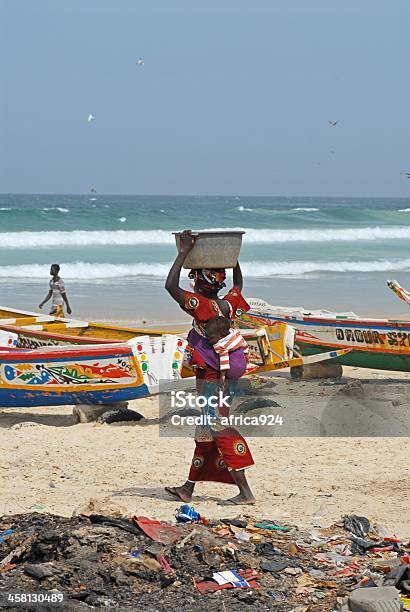 Donna Africana - Fotografie stock e altre immagini di Senegal - Senegal, Bambino, Adulto