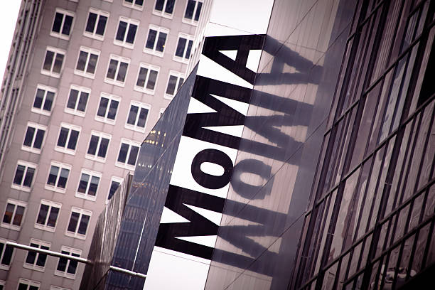 moma, dem museum of modern art, new york - national landmark editorial color image horizontal stock-fotos und bilder