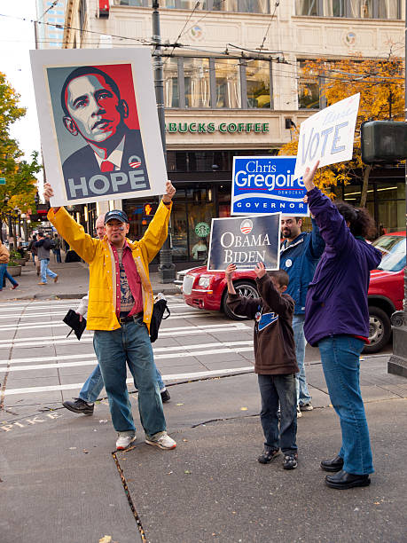 elecciones presidential de 2008, obama seguidores - starbucks sign coffee seattle fotografías e imágenes de stock