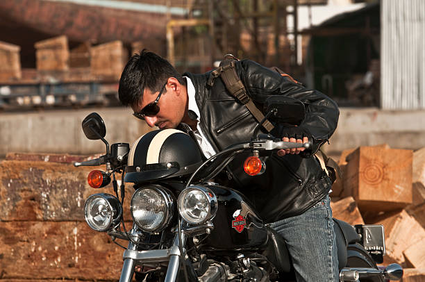 motociclista usando rayban sunglass por harley davidson - raybans - fotografias e filmes do acervo