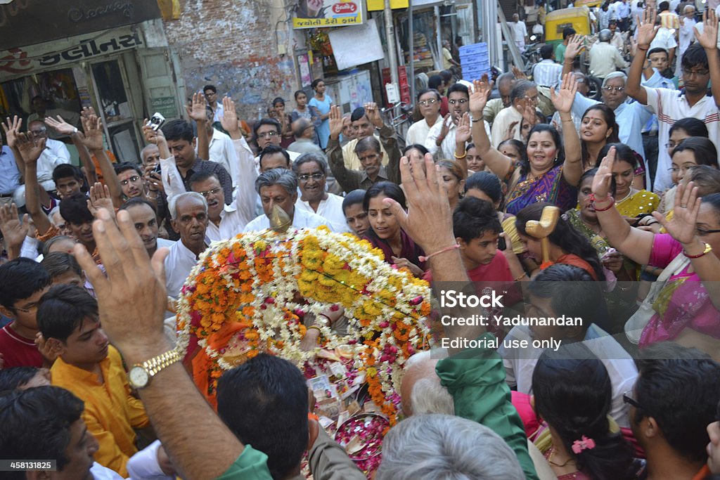 Foule saluer Shiva Hatkeshwar à jour de version - Photo de Adulte libre de droits