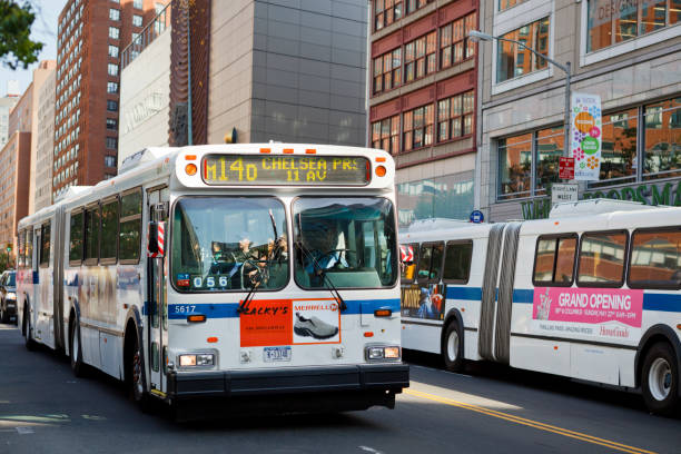 버스 on 14th street new york city - chelsea new york 뉴스 사진 이미지