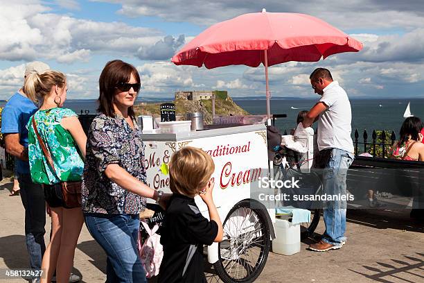 Продавец Мороженого — стоковые фотографии и другие картинки Великобритания - Великобритания, Взрослый, Горизонтальный
