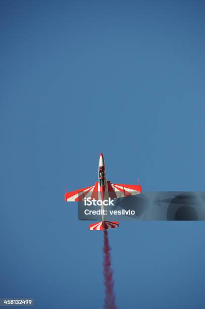 Foto de Até O Céu e mais fotos de stock de Acrobacia aérea - Acrobacia aérea, Arte, Cultura e Espetáculo, Avião