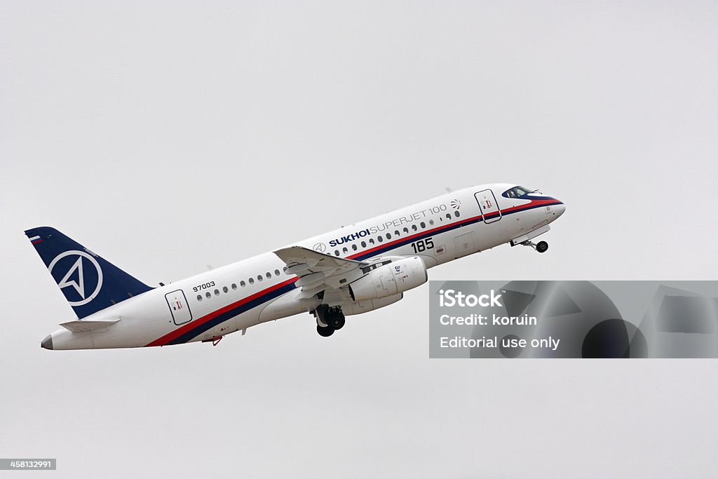 Sukhoi Super Jet 100 avião de passageiros - Foto de stock de Avião royalty-free