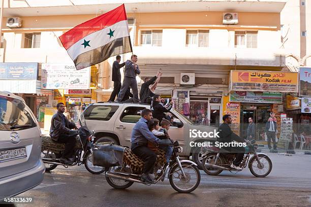 Syrische Aufstand Stockfoto und mehr Bilder von Anzahl von Menschen - Anzahl von Menschen, Auto, Bewegung