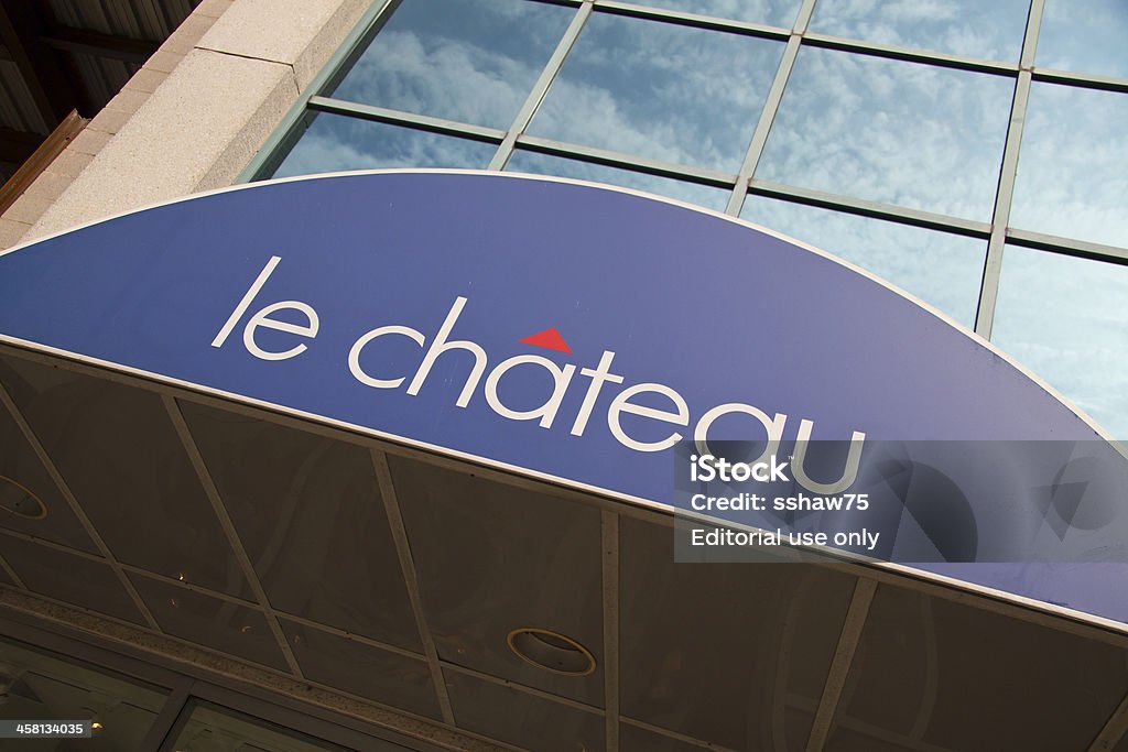 Le Chateau Storefront - Стоковые фото Одежда роялти-фри