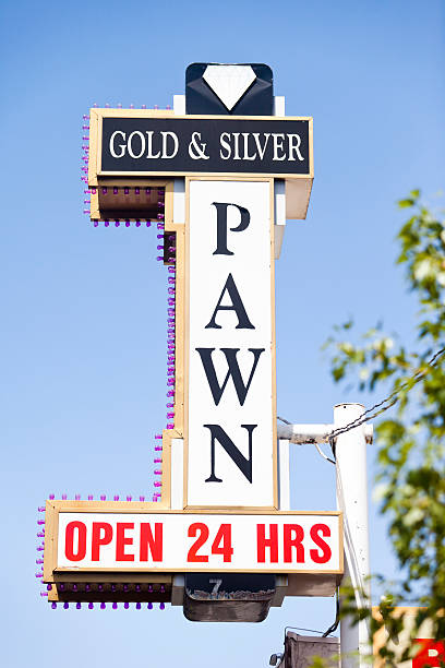 gold und silber bauer shop - pawn shop fotos stock-fotos und bilder